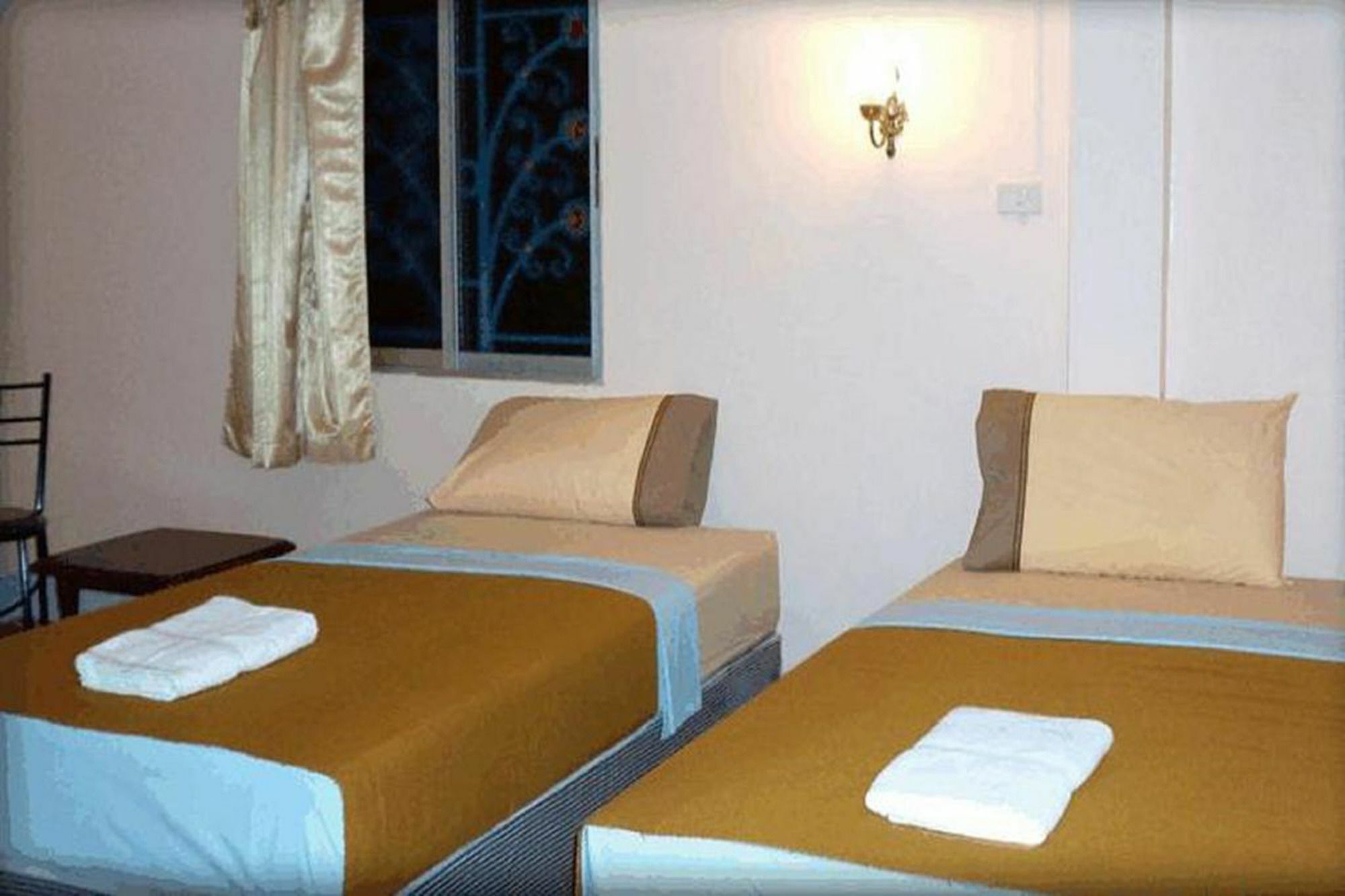 D'S Corner & Guesthouse Phuket Buitenkant foto